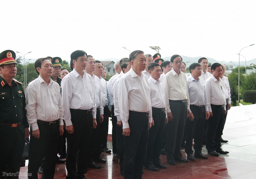 Tổng Bí thư Tô Lâm dâng hương tại Nghĩa trang Liệt sỹ tỉnh Ninh Thuận