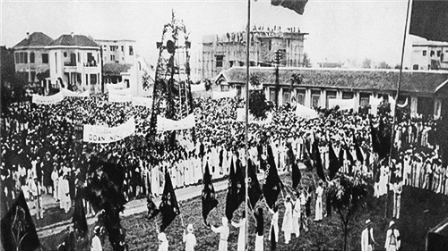 Công nhân và nhân dân Việt Nam mít-tinh kỷ niệm Ngày Quốc tế Lao động 1/5/1938 tại nhà Đấu Xảo.