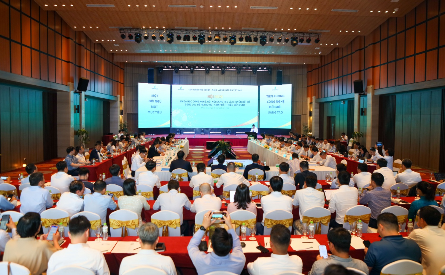Hội nghị được tổ chức hướng tới việc chào mừng Ngày Khoa học, Công nghệ và Đổi mới sáng tạo Việt Nam (18/5), kỷ niệm 65 năm Ngày truyền thống ngành Dầu khí Việt Nam (27/11) và nhằm đánh giá những kết quả đã đạt được trong các công tác liên quan đến nghiên cứu khoa học, đổi mới sáng tạo và chuyển đổi số (NCKH, ĐMST và CĐS) trong toàn Tập đoàn.