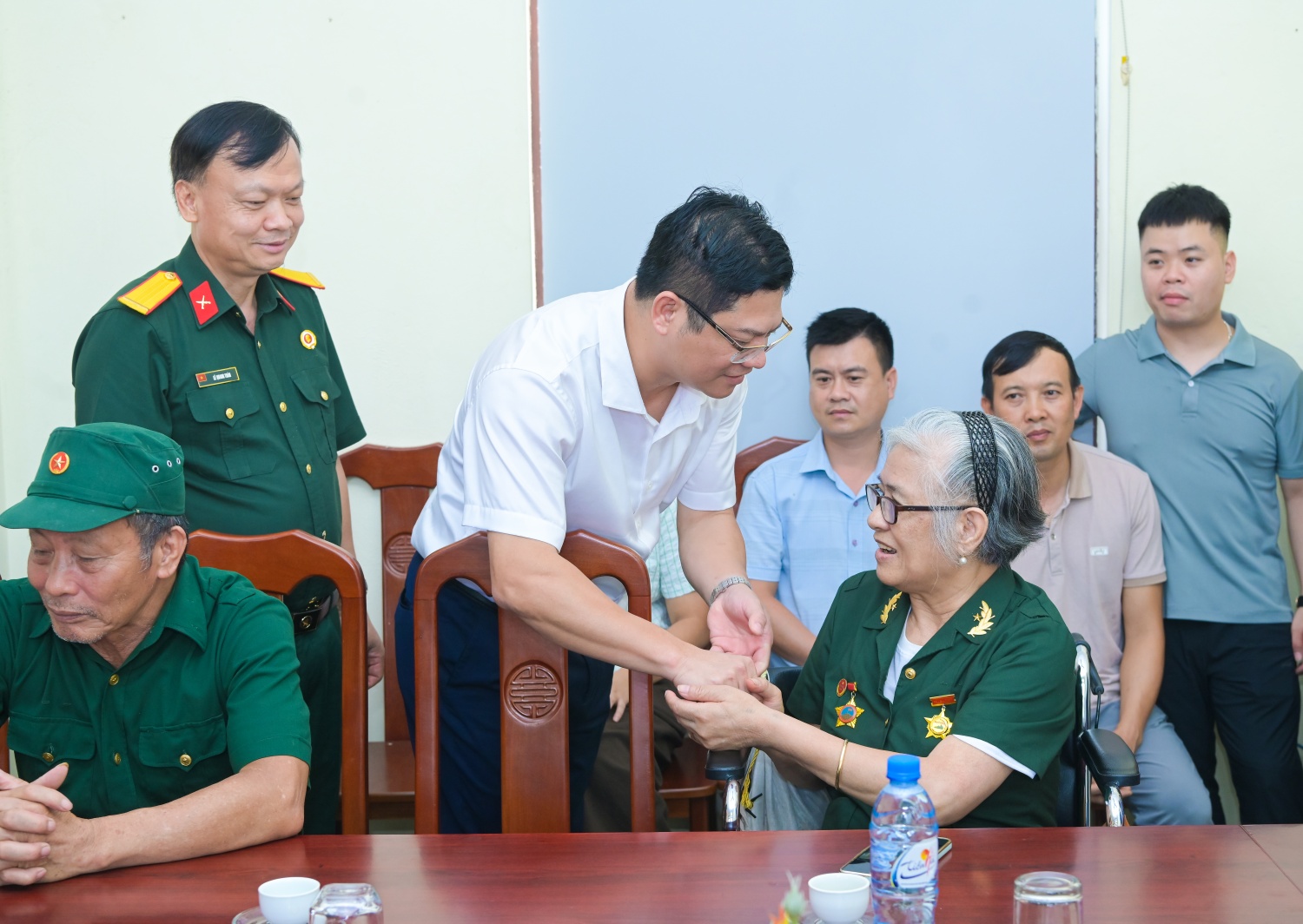 hỏi thăm, động viên các thương, bệnh binh đang điều dưỡng tại Trung tâm Điều dưỡng thương binh tỉnh Hưng Yên hỏi thăm, động viên các thương, bệnh binh đang điều dưỡng tại Trung tâm Điều dưỡng thương binh tỉnh Hưng Yên